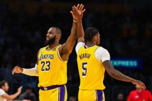 LeBron James' Defensive Insights and Lakers' Struggle Against the Sacramento Kings: A Detailed Analysis